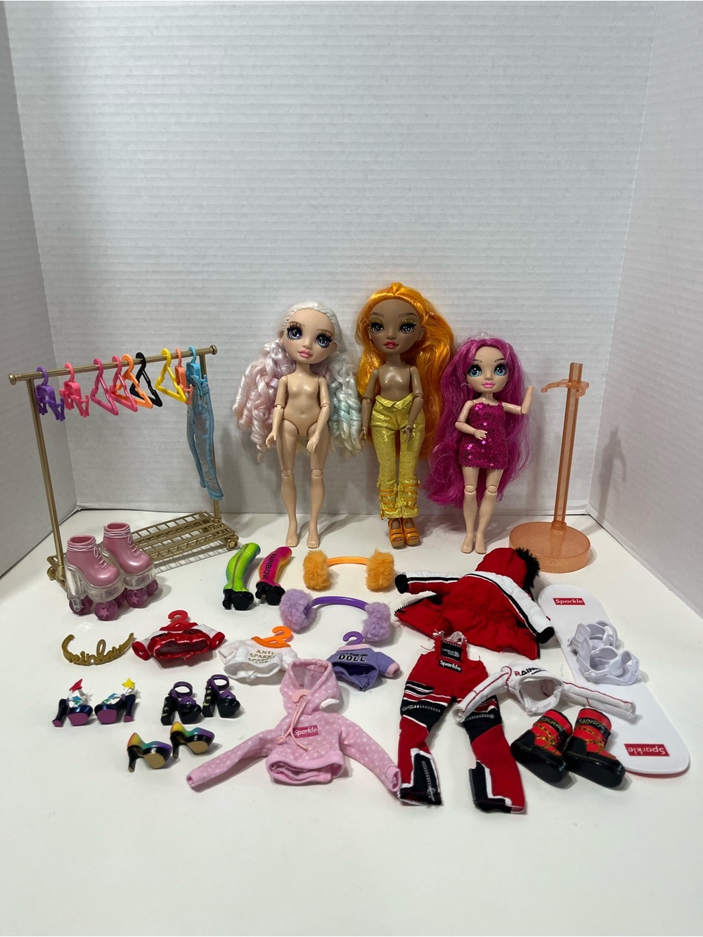 RAINBOW HIGH Doll and clothing lot